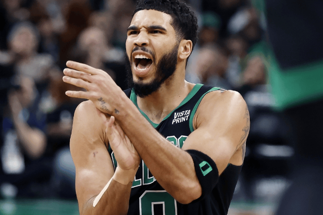 开云-包含塔图姆重返赛场，险胜首场状态出色，美国队观众沸腾！的词条